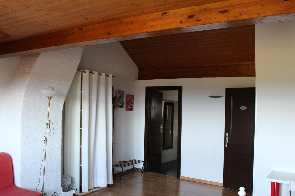 Bed and Breakfast Au Coeur Du Vignoble Sur Bursins Экстерьер фото