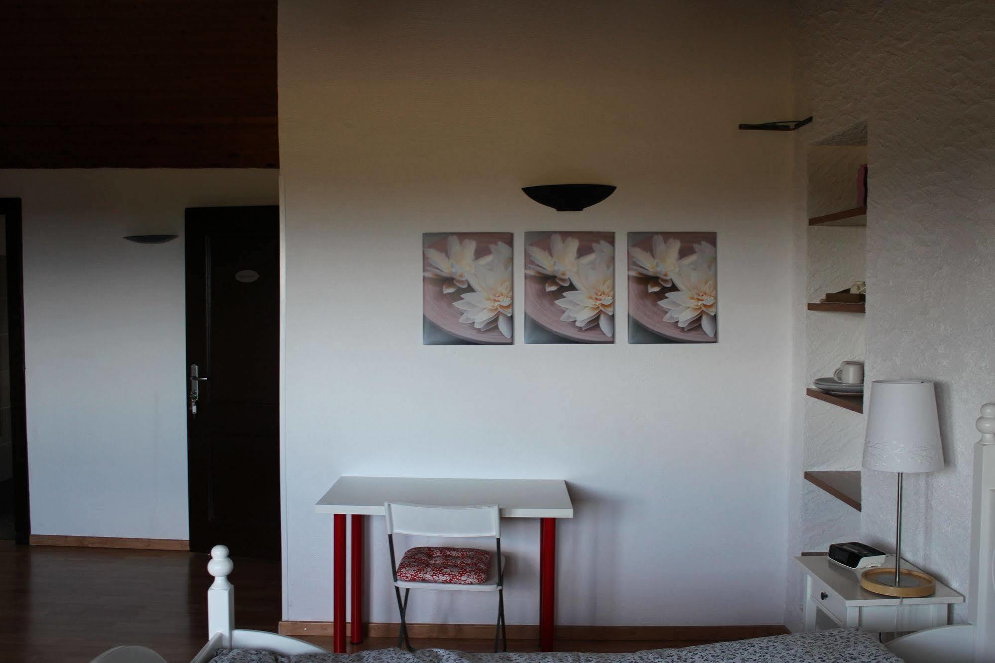 Bed and Breakfast Au Coeur Du Vignoble Sur Bursins Экстерьер фото
