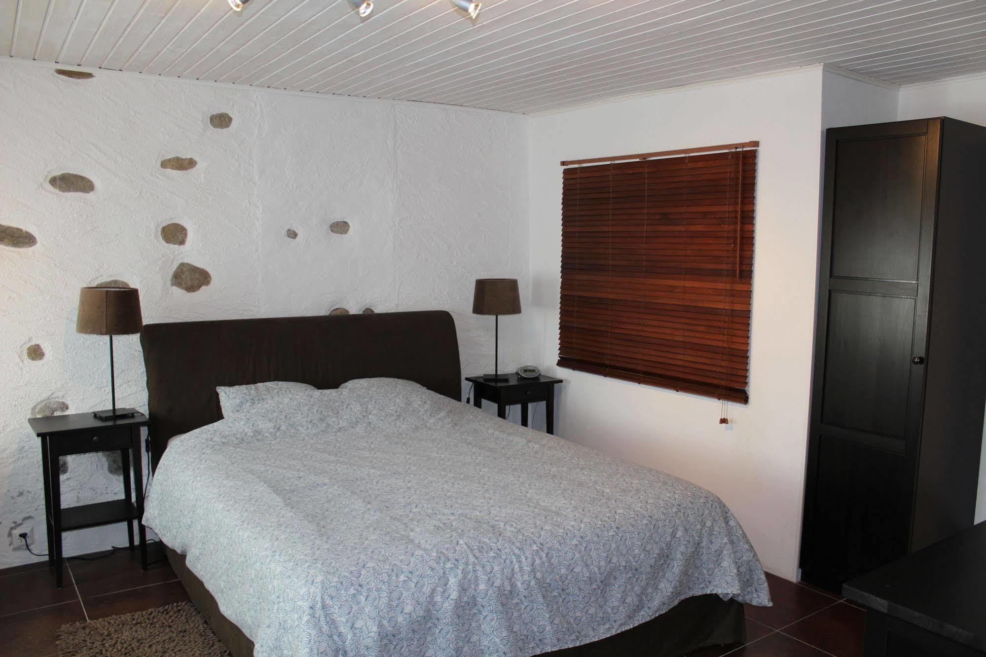 Bed and Breakfast Au Coeur Du Vignoble Sur Bursins Экстерьер фото